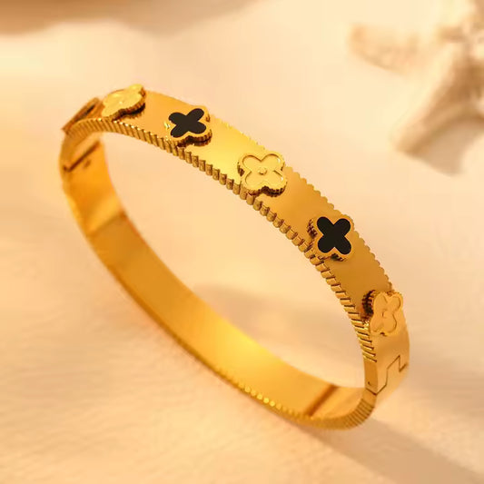 Black & Gold Clover